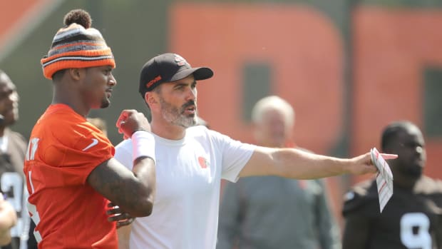 Cleveland Browns quarterback Deshaun Watson talks with head coach Kevin Stefanski during OTA workouts on Wednesday, June 8, 2022 in Berea. Browns Ota 4